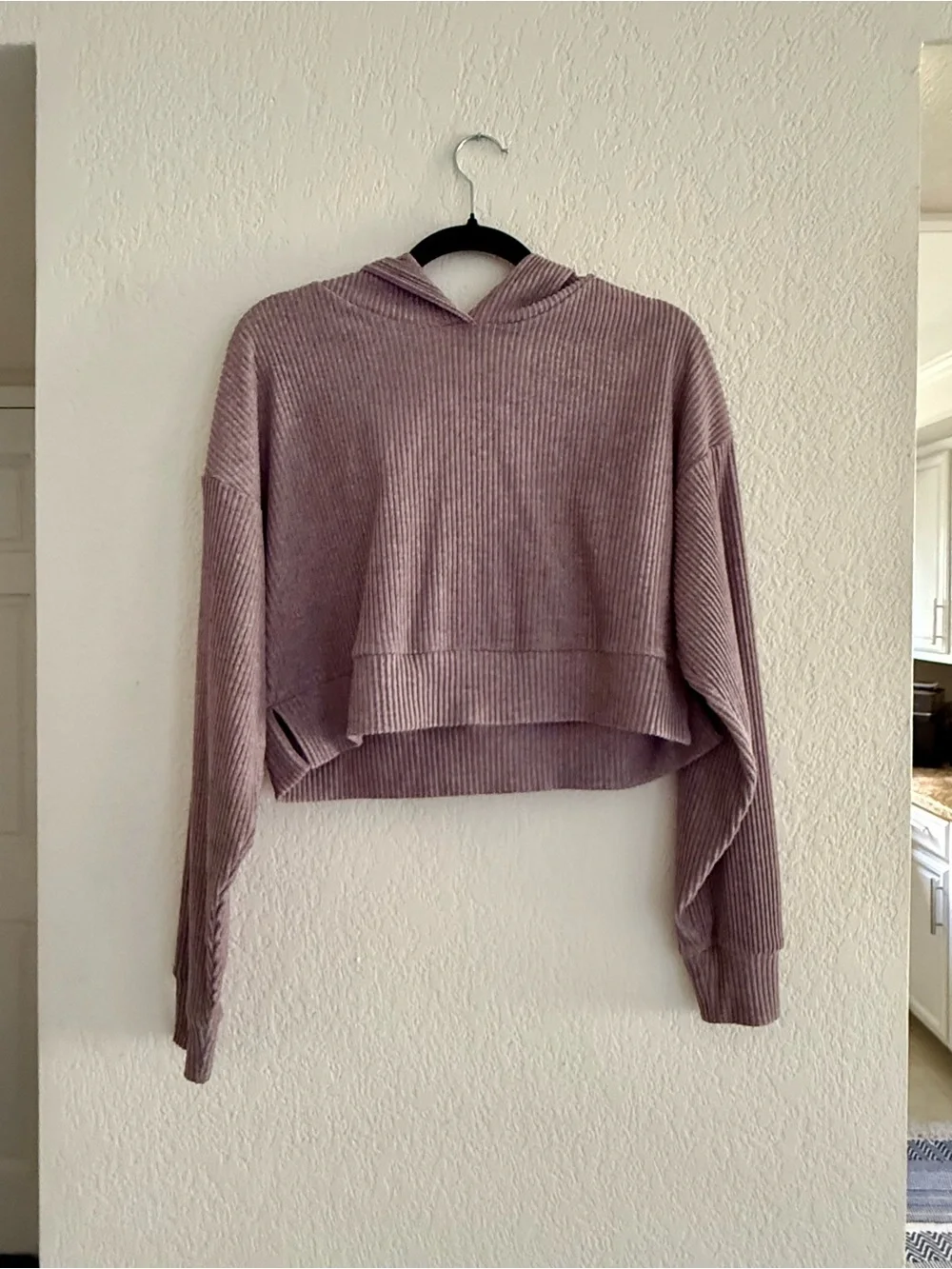 ALO Yoga Muse Ribbed Cropped Hoodie - Dusty Mauve / Lavender
